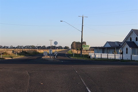 D19 40976 blue_church_intersection_in_colac.640x427.JPG