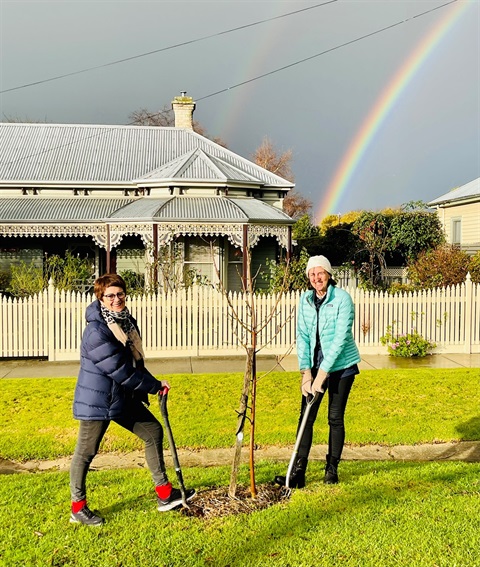 Street Tree Planting photo with Cr White and Mayor Hanson.jpg