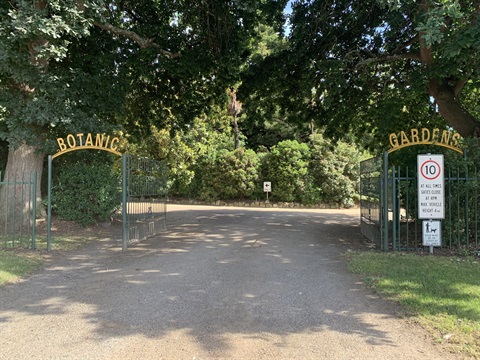 Entry to Botanic Garden.jpg