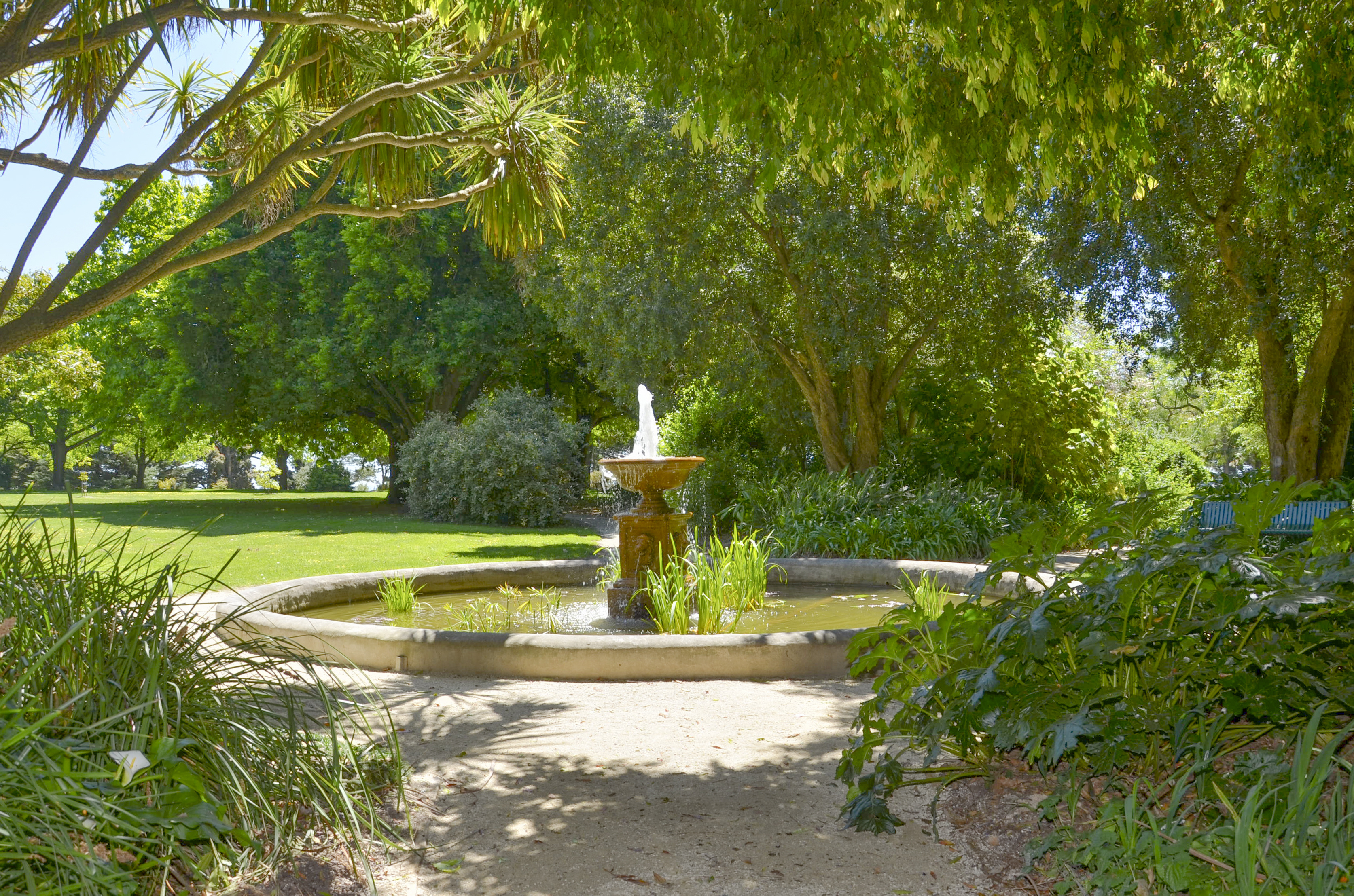 D20-255830-02112020-Colac-Botanic-Gardens-Fountain-COS-use-High-Res.jpg