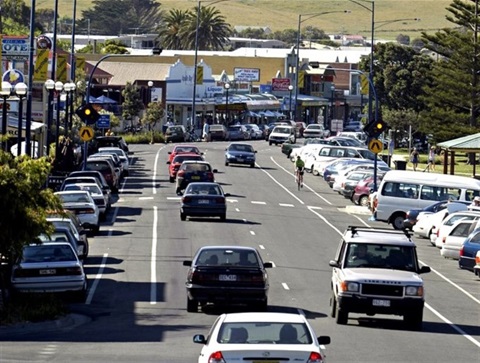 Apollo Bay main street cropped.jpg