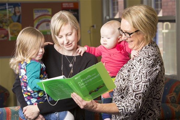 Maternal-and-Child-Health-nurse-talking-with-mum-about-green-booklet