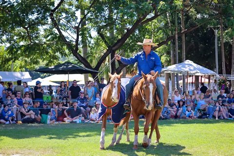 Tom-Curtain-working-with-the-liberty-horses_savvy-social