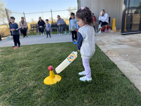Minimovers Cricket Girl.png